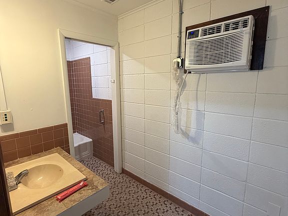5th image of 1355 E Main St #34