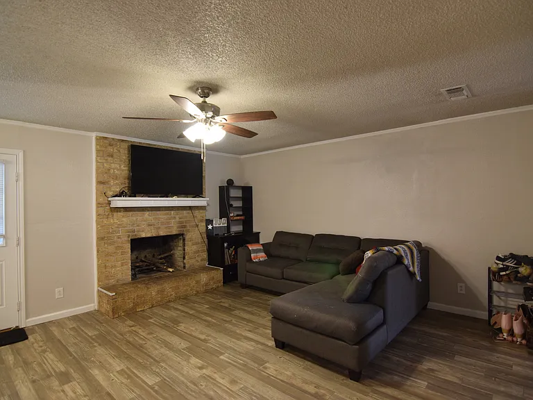 1804 Ruiz Dr — Photo 6