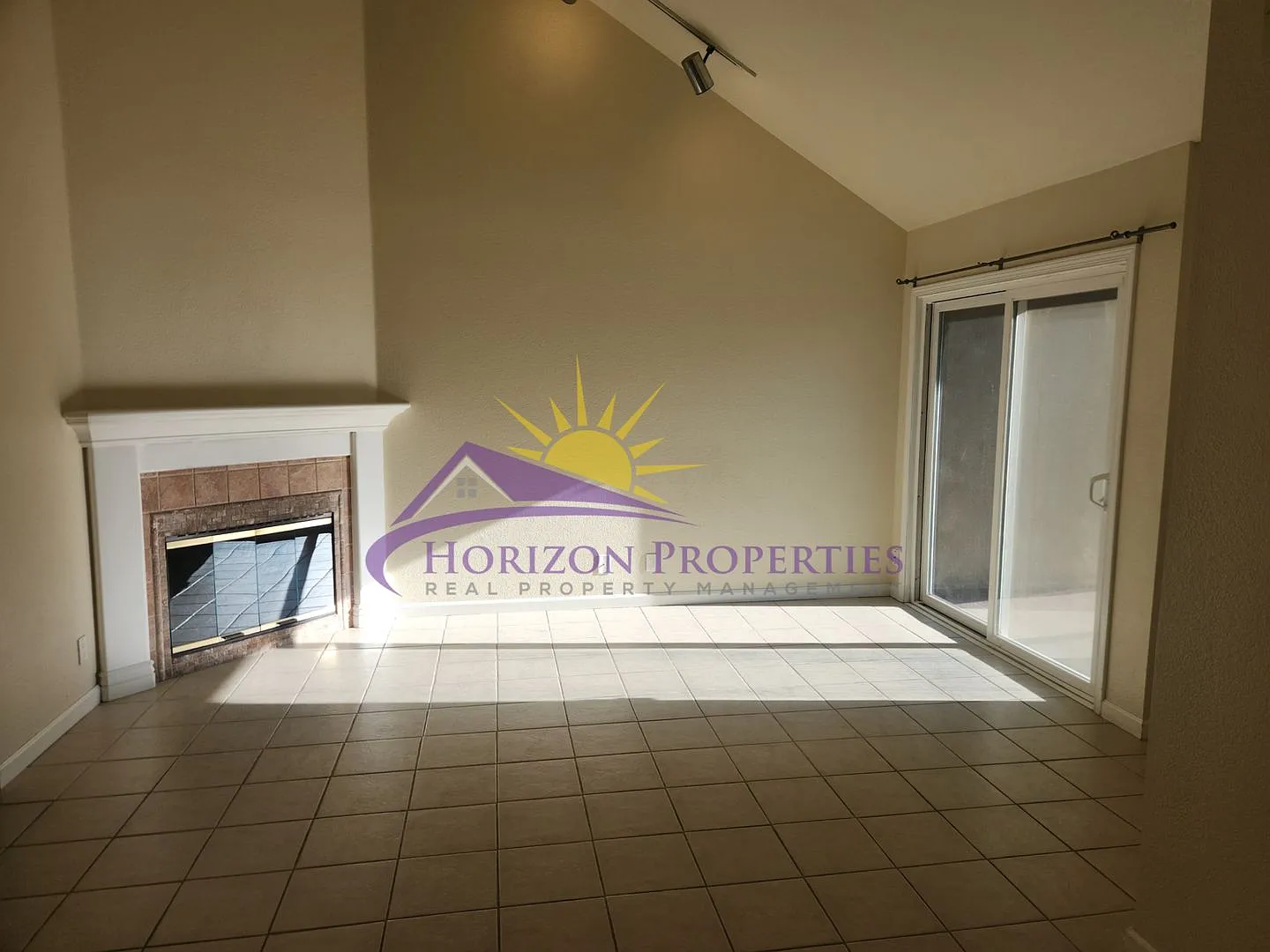 1 Bed 1 Bath with bonus loft 724 sq ft. Condo — Photo 3