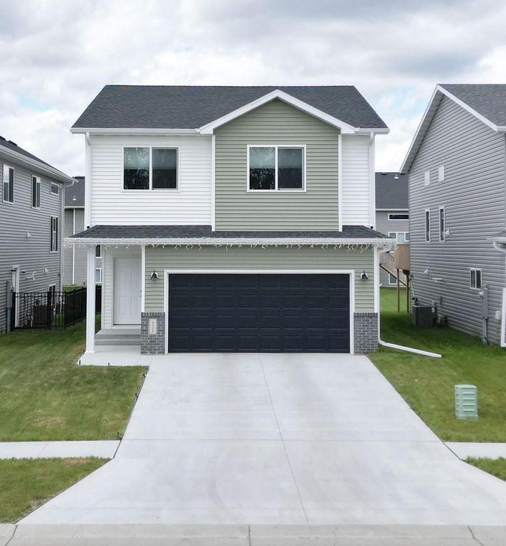 6058 Martin Ln W, West Fargo, ND - View 2