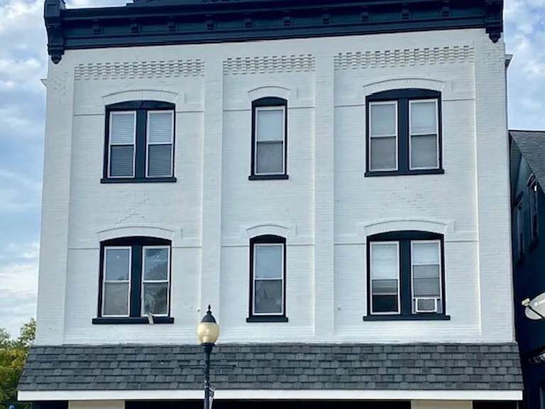 201 Main - Ackerman — Photo 1