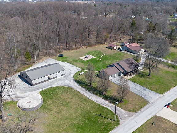 4th image of 525 Boone Ln