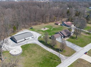 525 Boone Ln, Mitchell, IN 47446