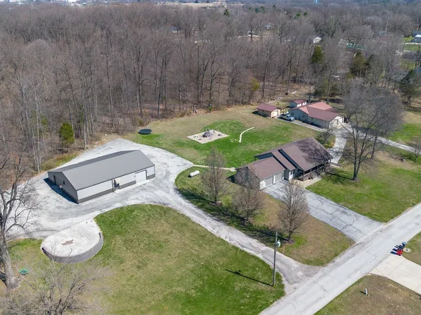 525 Boone Ln, Mitchell, IN 47446