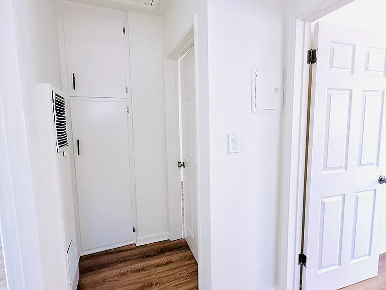 7045 Whitsett Ave #3 — Photo 14