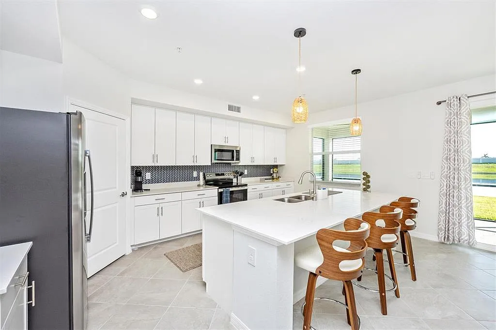 3 bed, 2.0 bath, 1789 sqft, $3,000 — Photo 4