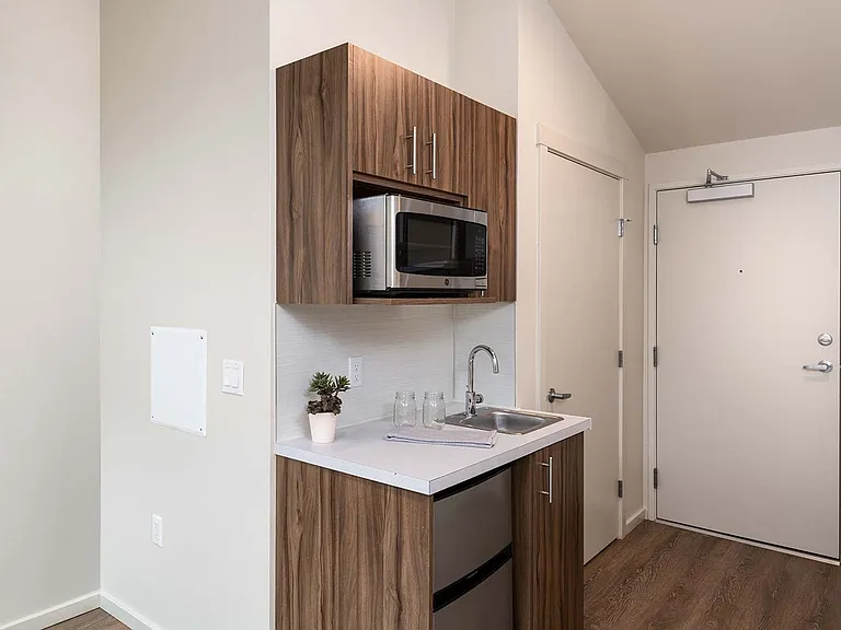Plaza Apartments — Photo 33