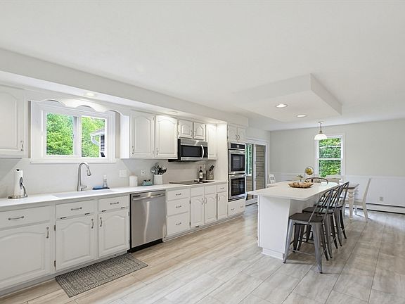4th image of 7 Brooks Ave