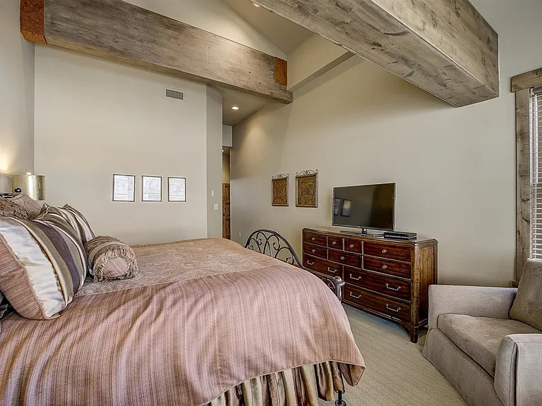 7580 Royal St E #33 — Photo 11