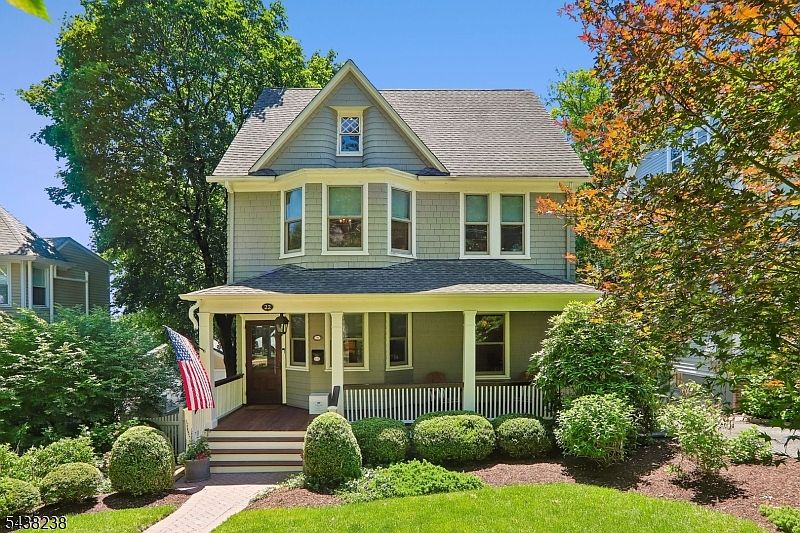 1st image of 22 Oak Ridge Ave