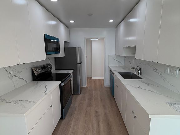 5th image of 11944 Mayfield Ave APT 105
