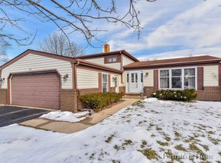 955 Palomino St, Carol Stream, IL 60188