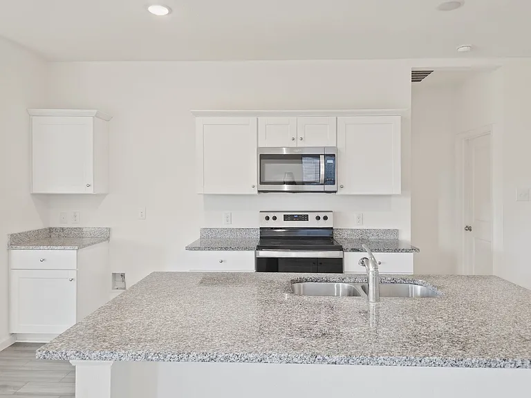 410 Forest St — Photo 16