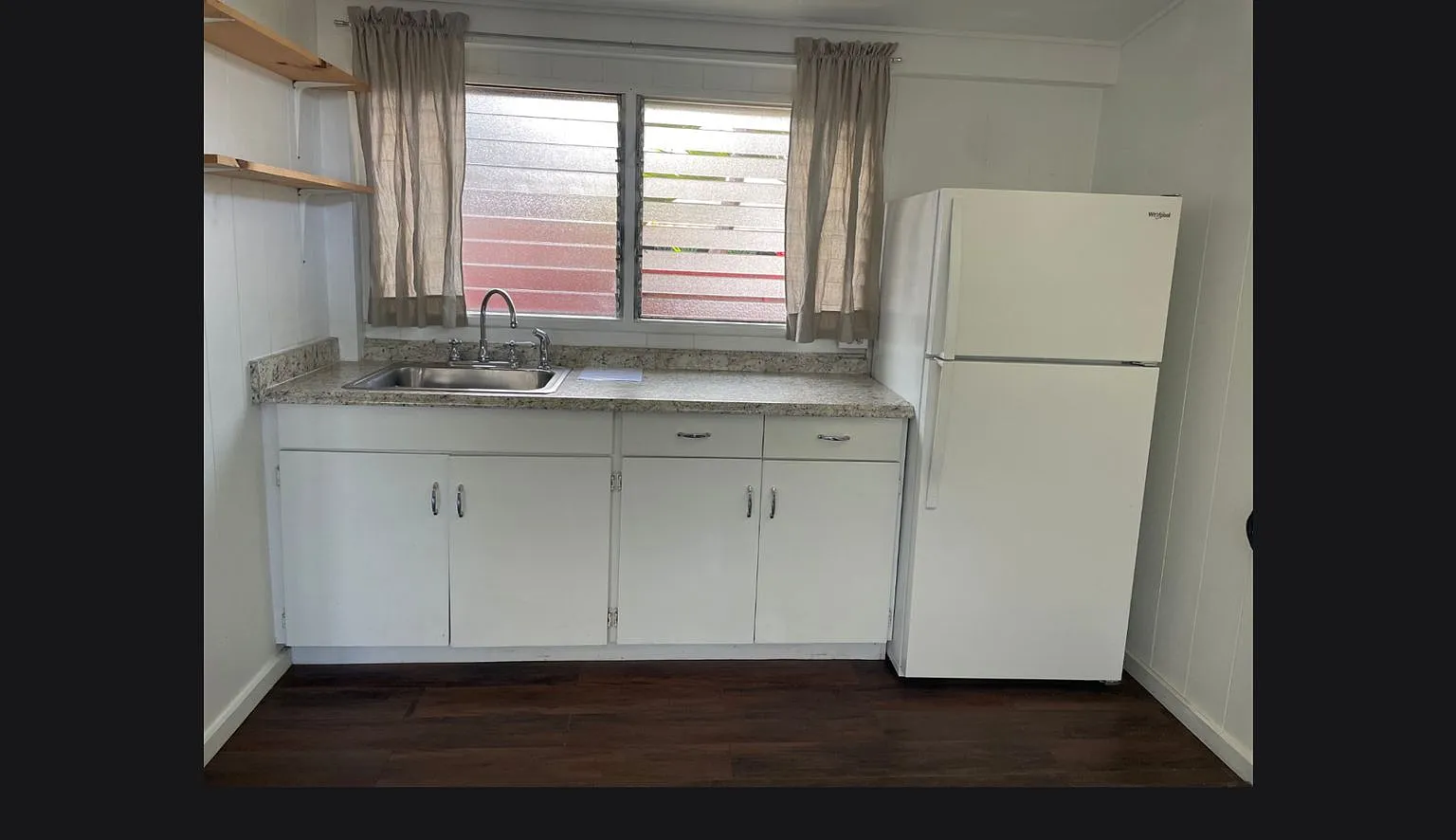 Quiet Studio, 1ba Water & Electric included $1700 — Photo 3