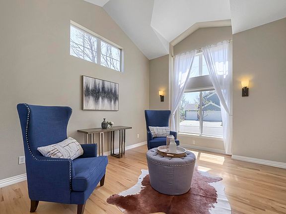 4th image of 3965 Hawthorne Cir