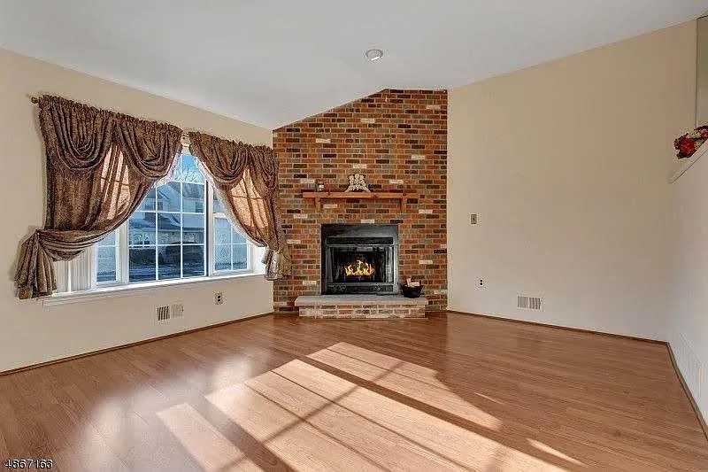3 bed, 1750 sqft, $2,995 — Photo 4