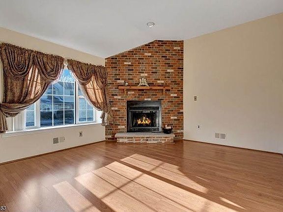 4th image of 80 Freemont Ct #A