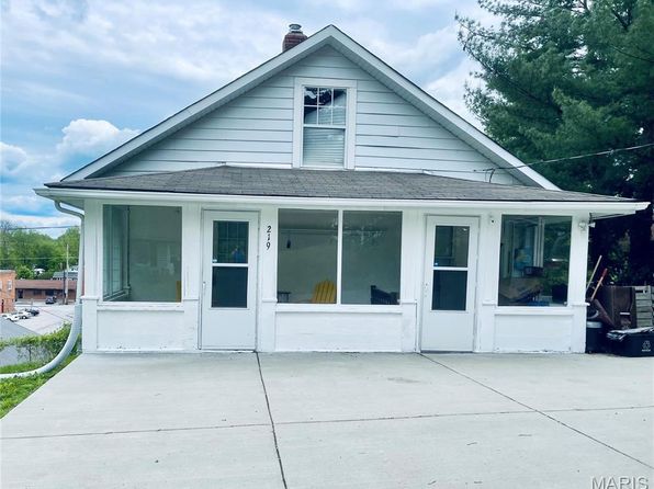 219 2nd St, Winfield, MO 63389