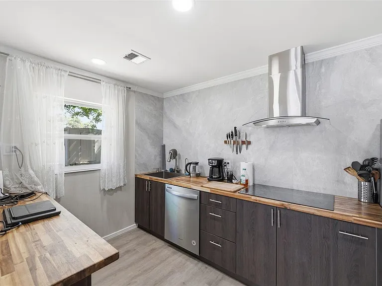 15549 Newport Rd — Photo 11