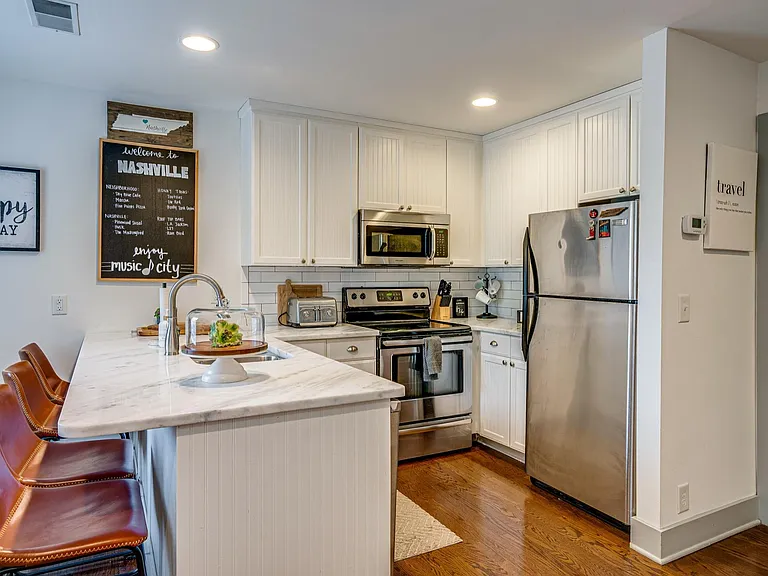 818 Fatherland St #5 — Photo 6