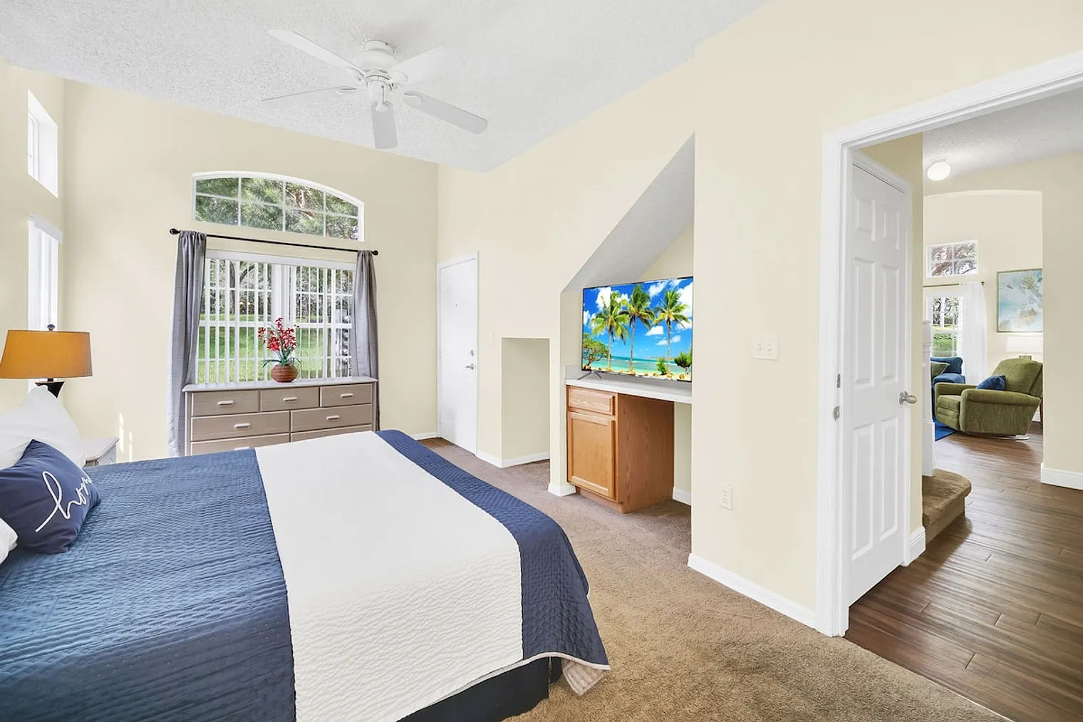 4 bed, 3.0 bath, 1646 sqft, $3,805 — Photo 4