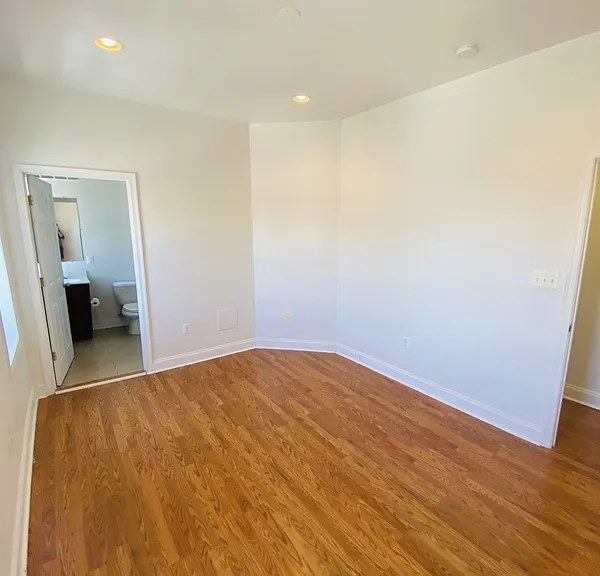 1600 Light St #B — Photo 17