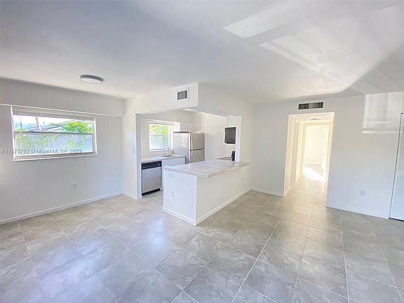 5th image of 16508 NE 26th Ave APT 205
