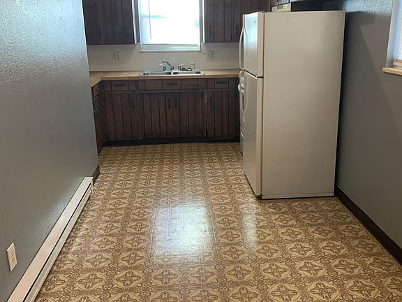 3rd image of 221 Morgan St #1