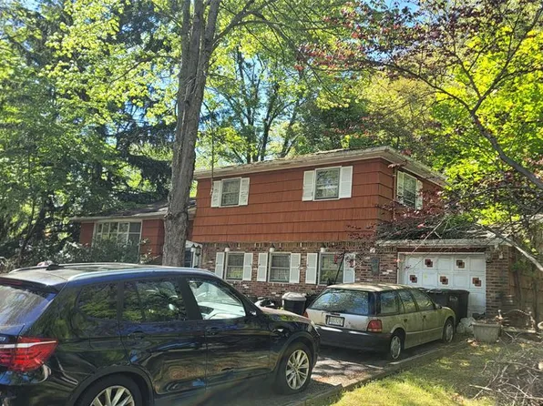 283 Cambridge Rd, Hillsdale, NJ 07642