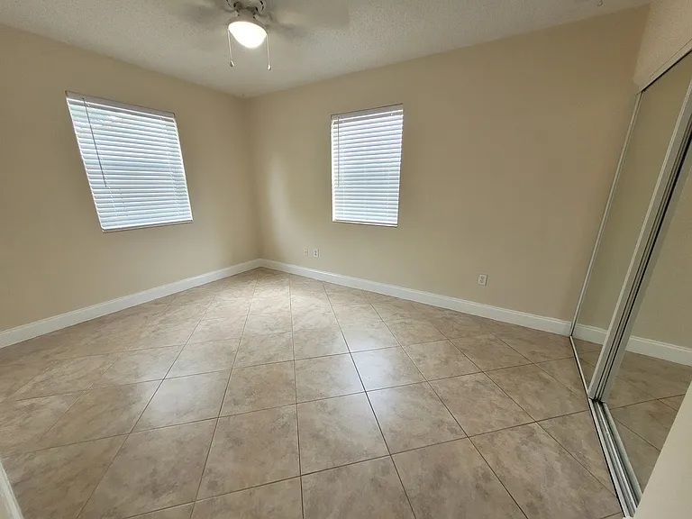 1701 NE 42nd Ct — Photo 11