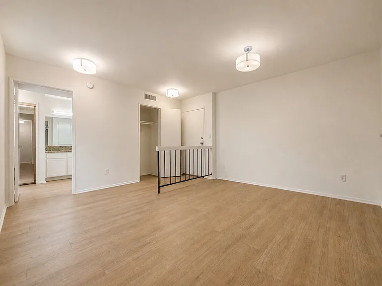 1444 S. Saltair — Photo 12