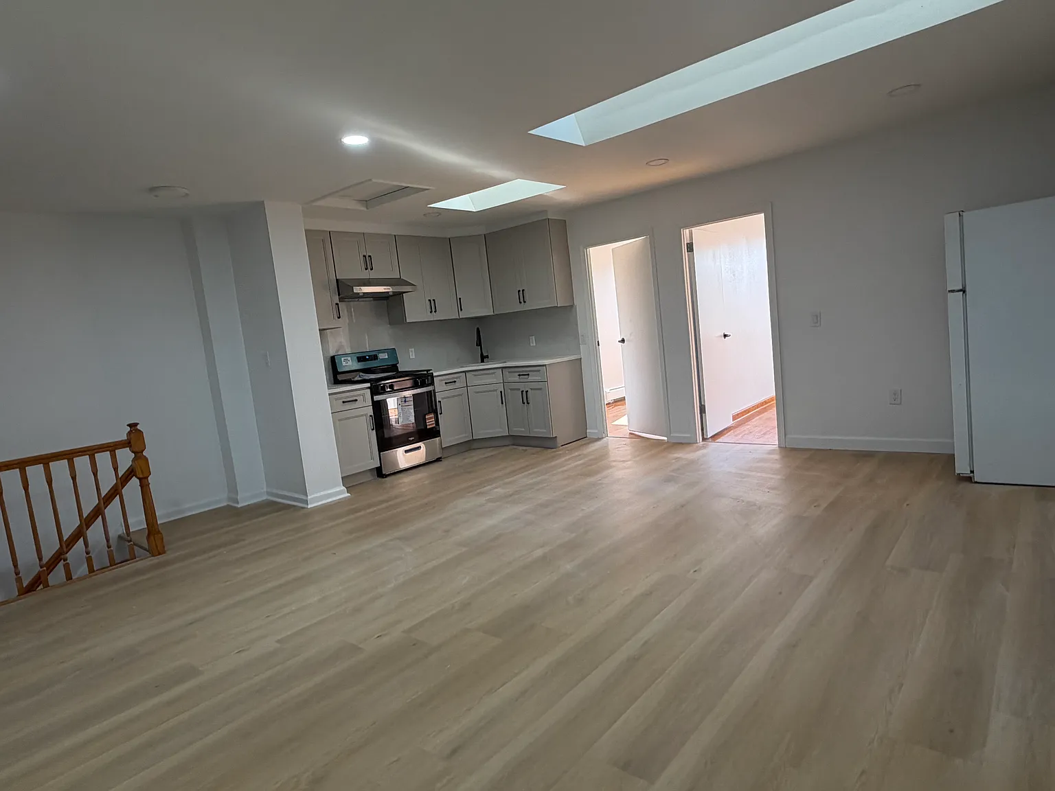 3 bed, 1000 sqft, $2,950 — Photo 2
