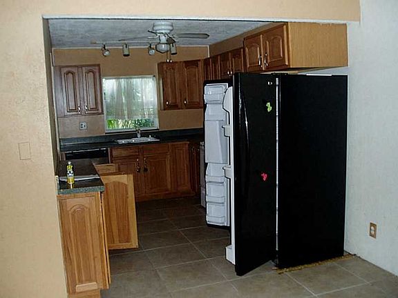 2nd image of 951 SW 81st Ter