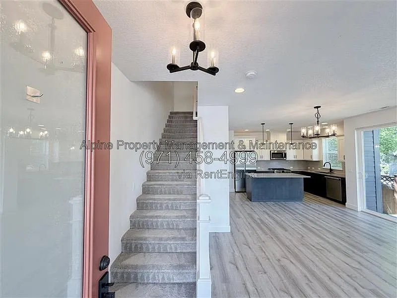 3 bed, 2.5 bath, 1805 sqft, $2,695 — Photo 3