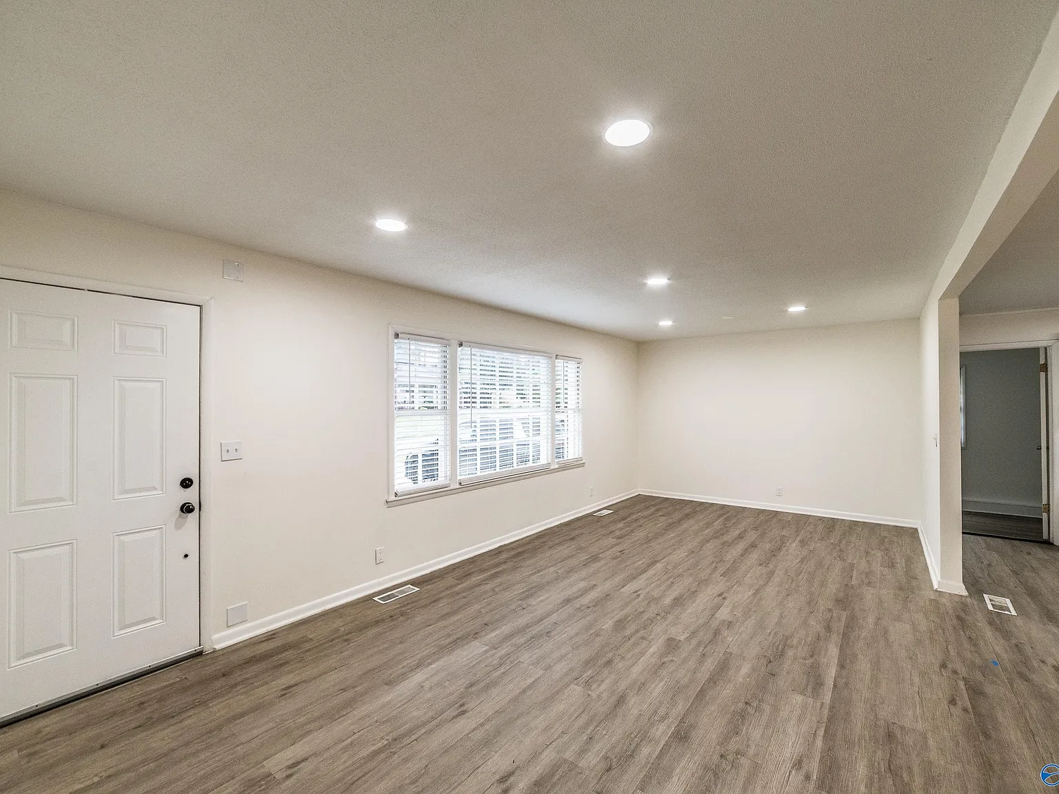 3 bed, 2.0 bath, 1710 sqft, $1,750 — Photo 3