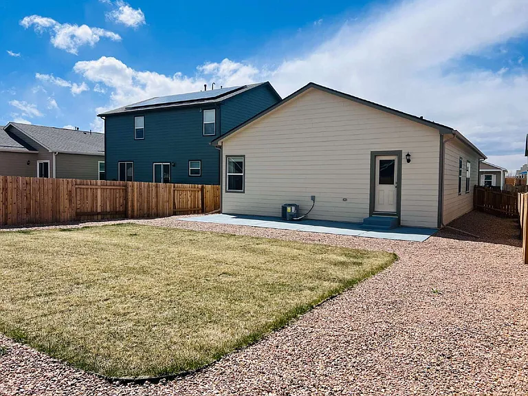 370 Maple St — Photo 24