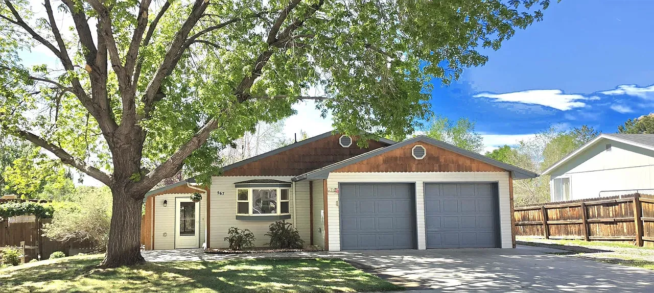 3 bed, 1396 sqft, $2,400 — Photo 1