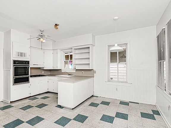 3rd image of 1944 Tulip St