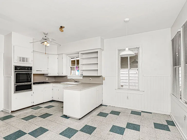 1944 Tulip St — Photo 3