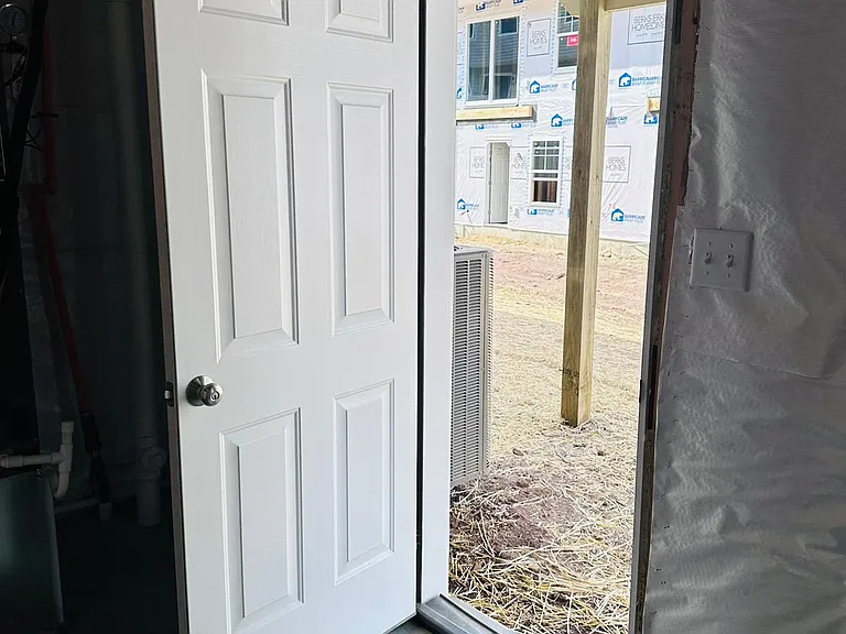 112 Hawley Ct — Photo 18