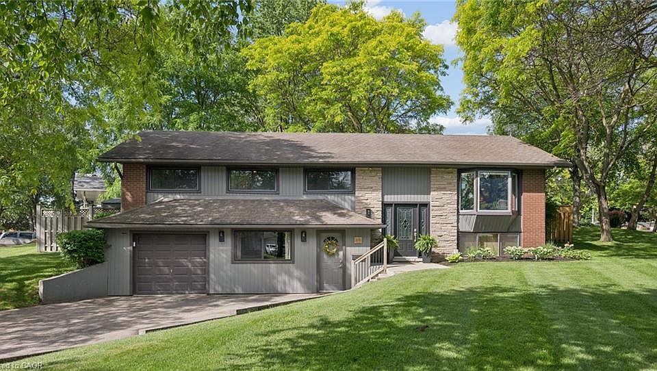 1st image of 65 Gilmour Cres