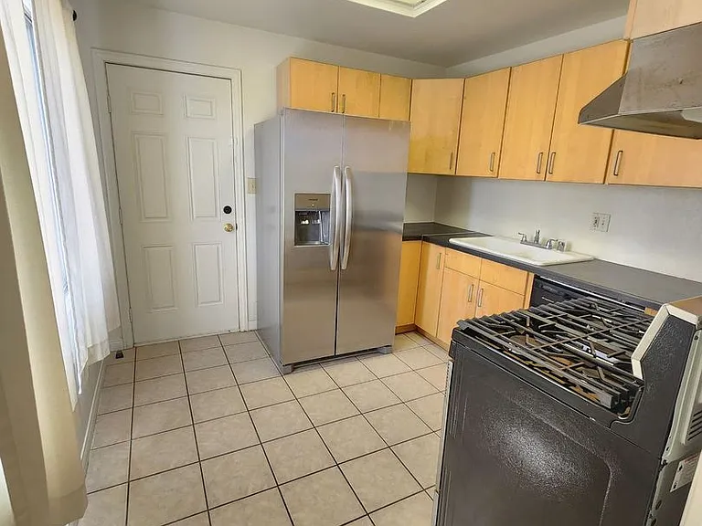 5762 Howard Way — Photo 5