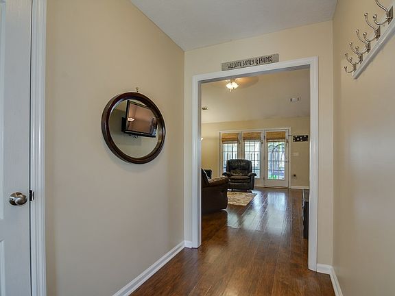 4th image of 189 Fox Haven Dr