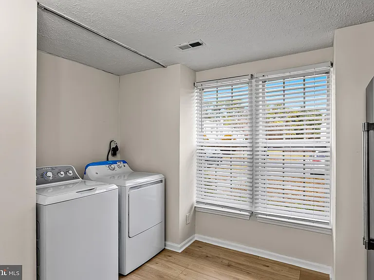 127 Villa Knoll Ct — Photo 8