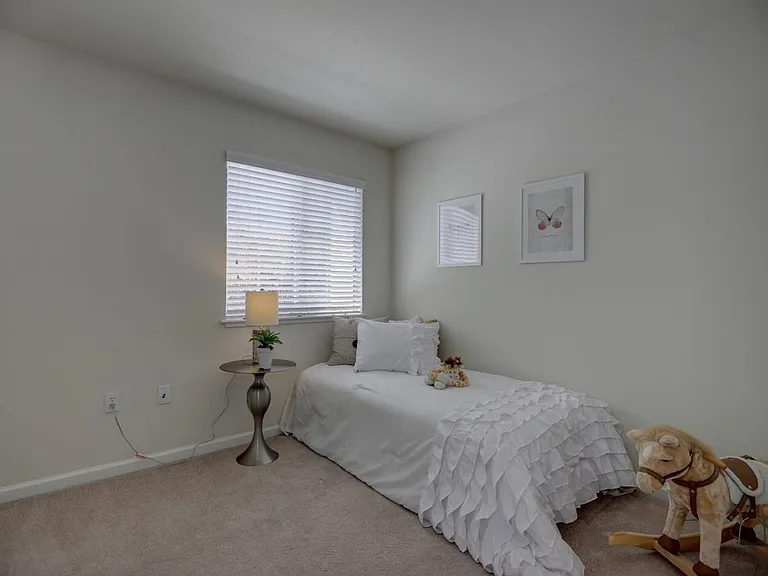 1567 Oak Point Ter — Photo 23