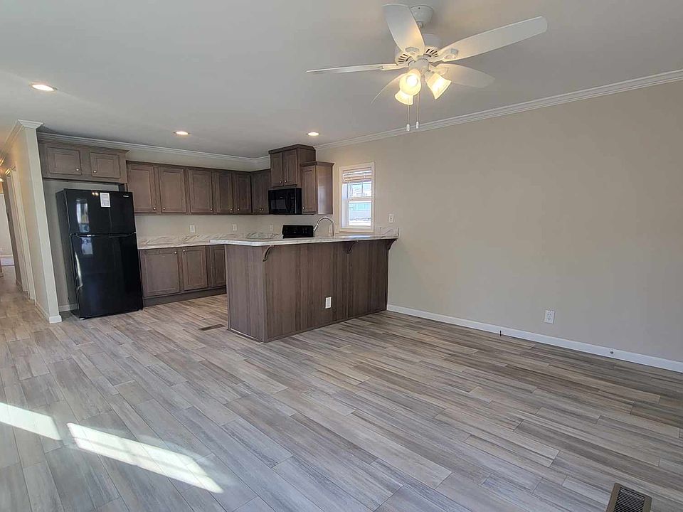 1st image of 117 W Sourwood Dr