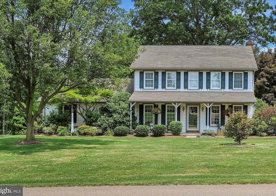 1st image of 237 N Tanglewood Dr