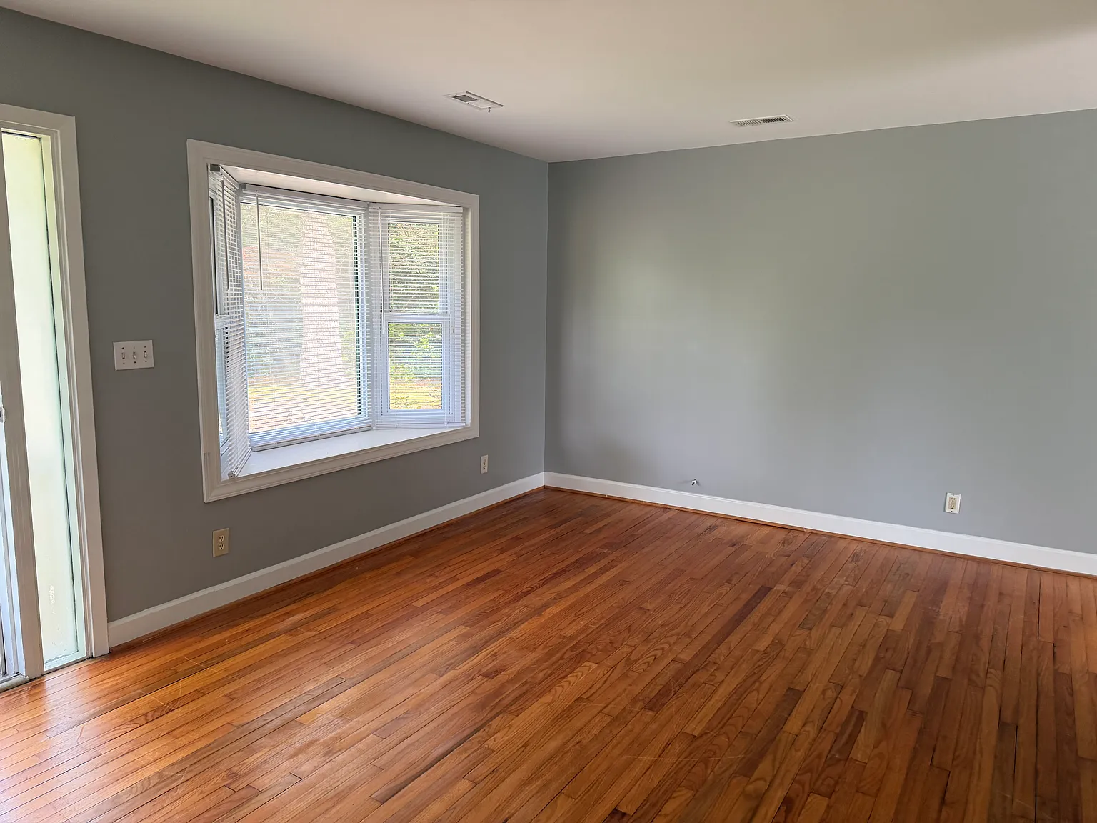 3 bed, 1000 sqft, $1,650 — Photo 3
