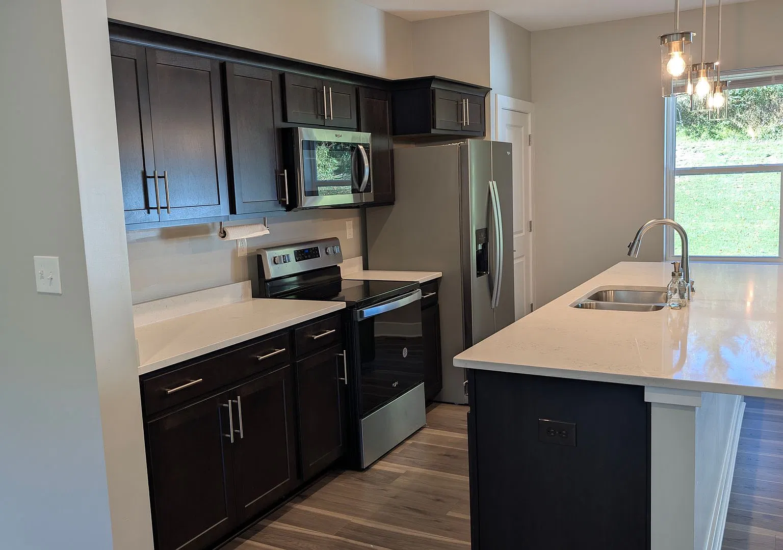 3 Bedroom Townhouse - Franklin Regional School District - Available Immediately — Photo 4
