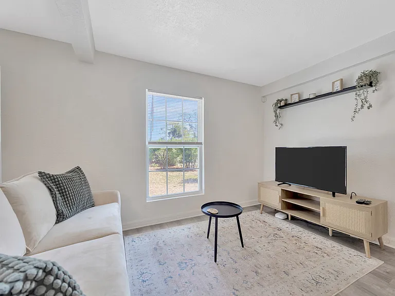 1215 E New Orleans Ave — Photo 6